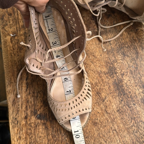 Vince Camuto Taupe Laser Cut Laced Boots Open Toe Block Heels Size 7.5-8 - Picture 9 of 10